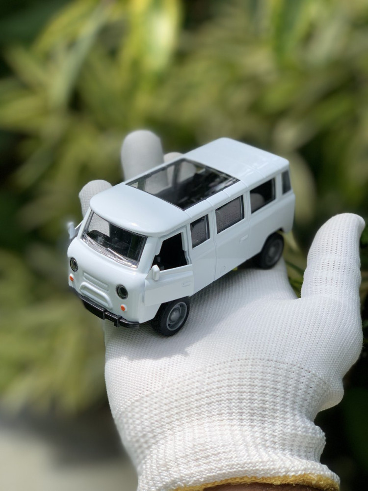 1:32 UAZ 452 "Bukhanka" Van - Retro Metal Pull-Back