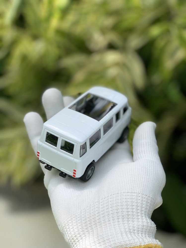 1:32 UAZ 452 "Bukhanka" Van - Retro Metal Pull-Back