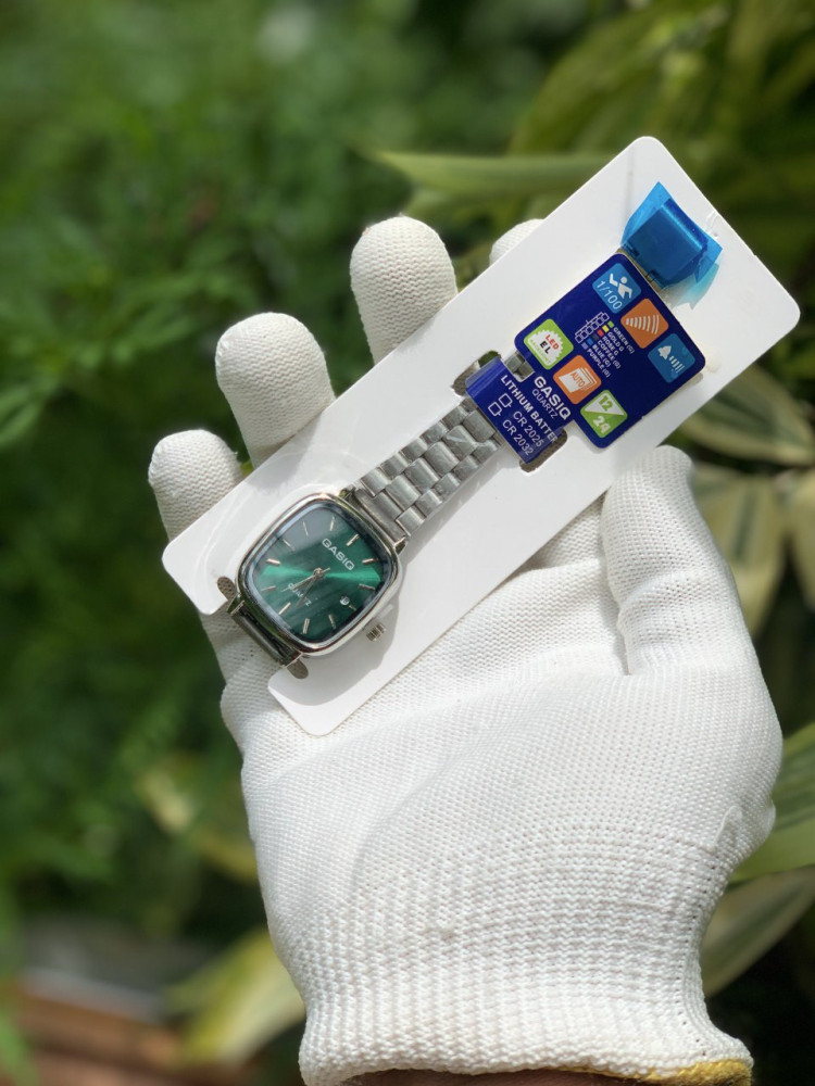 Gasiq Vintage Small Dial Watch - Oval Shape, Date and Girls' Favorite, silver