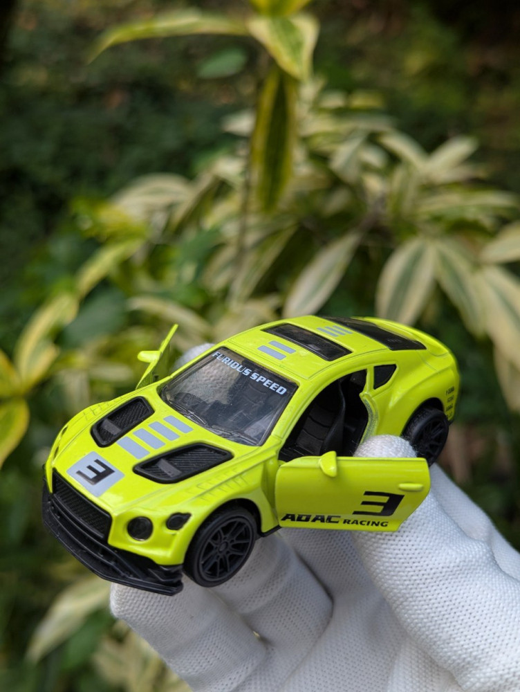 1:43 Bentley Continental GT - Racing Green Elegance