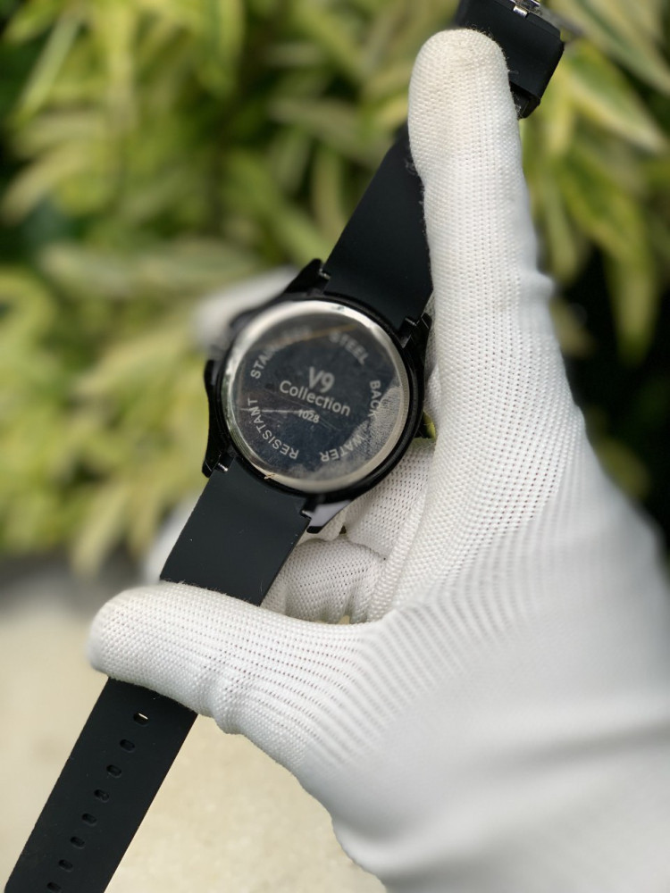 V9 COLLECTION Analog Watch - Premium Design with Date