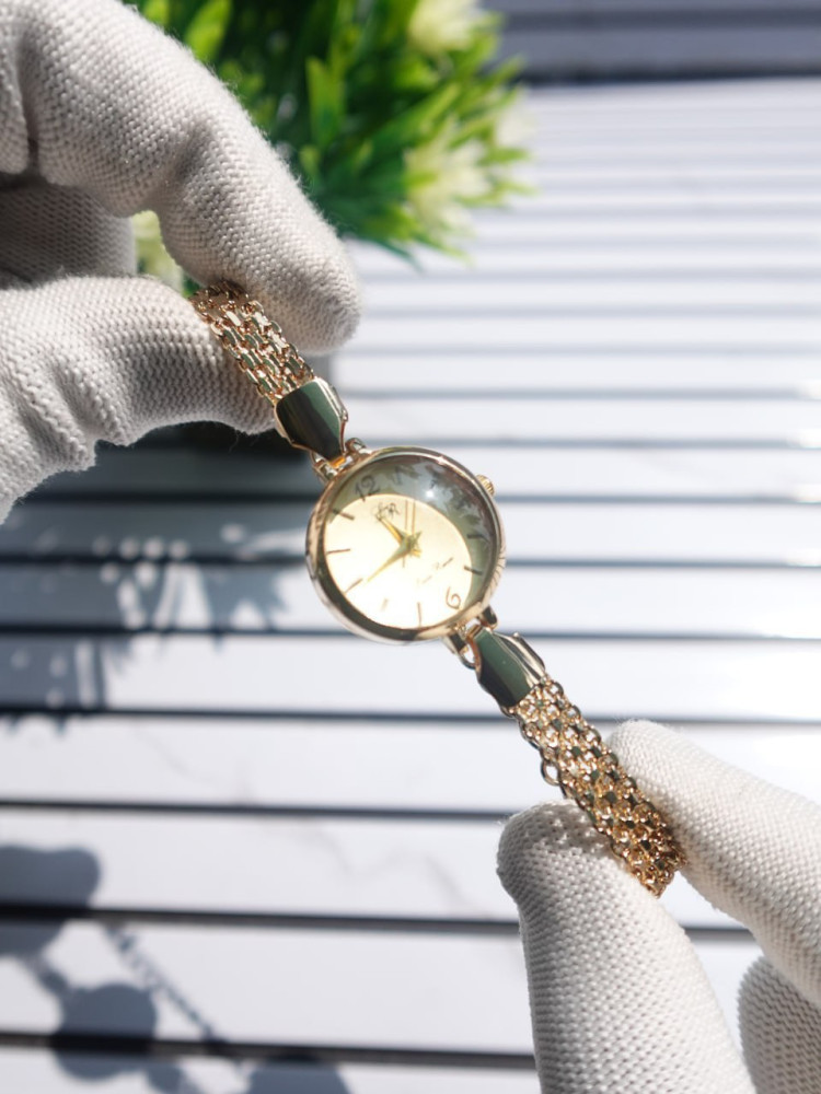 The Ultimate Surprise: Elegant Bracelet Watch & Premium Necklace Combo