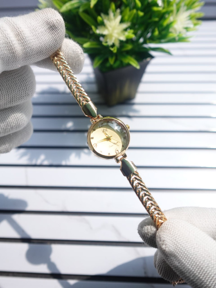 The Ultimate Surprise: Elegant Bracelet Watch & Premium Necklace Combo