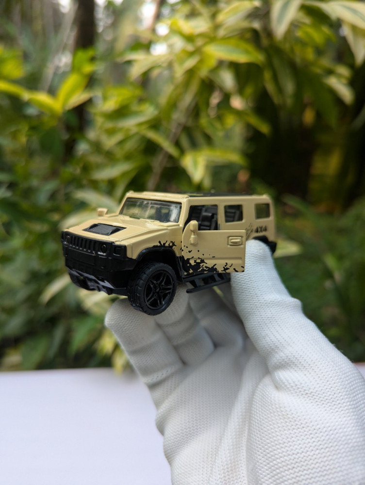 1:43 Hummer H2 - Off-Road Legend