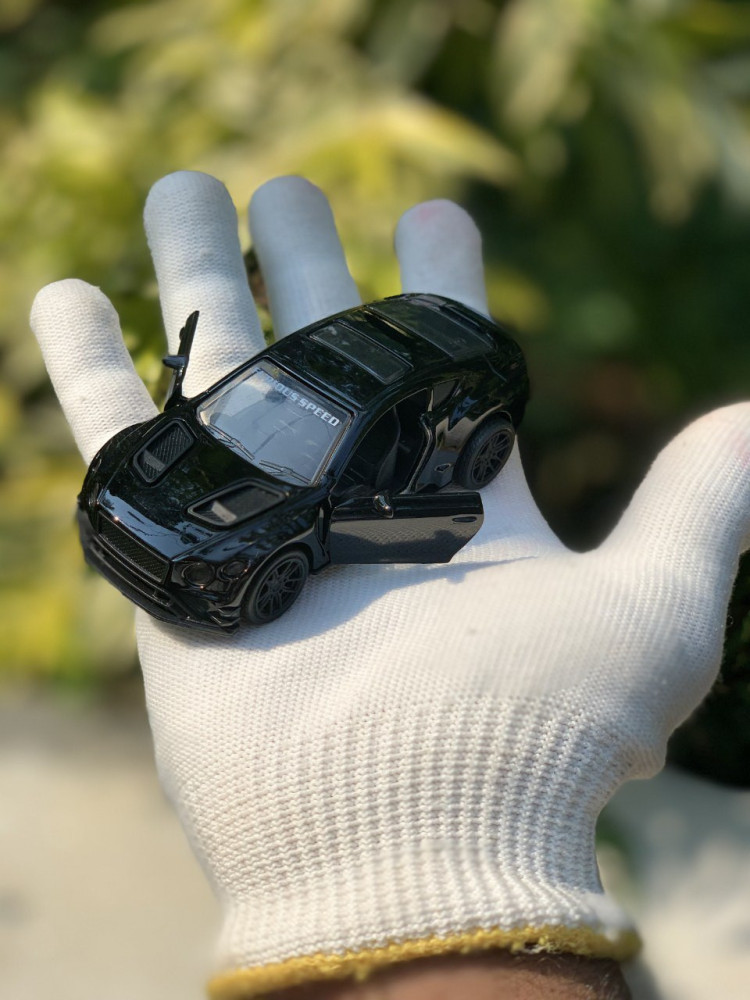 1:43 Bentley Continental GT - Black Racing Elegance