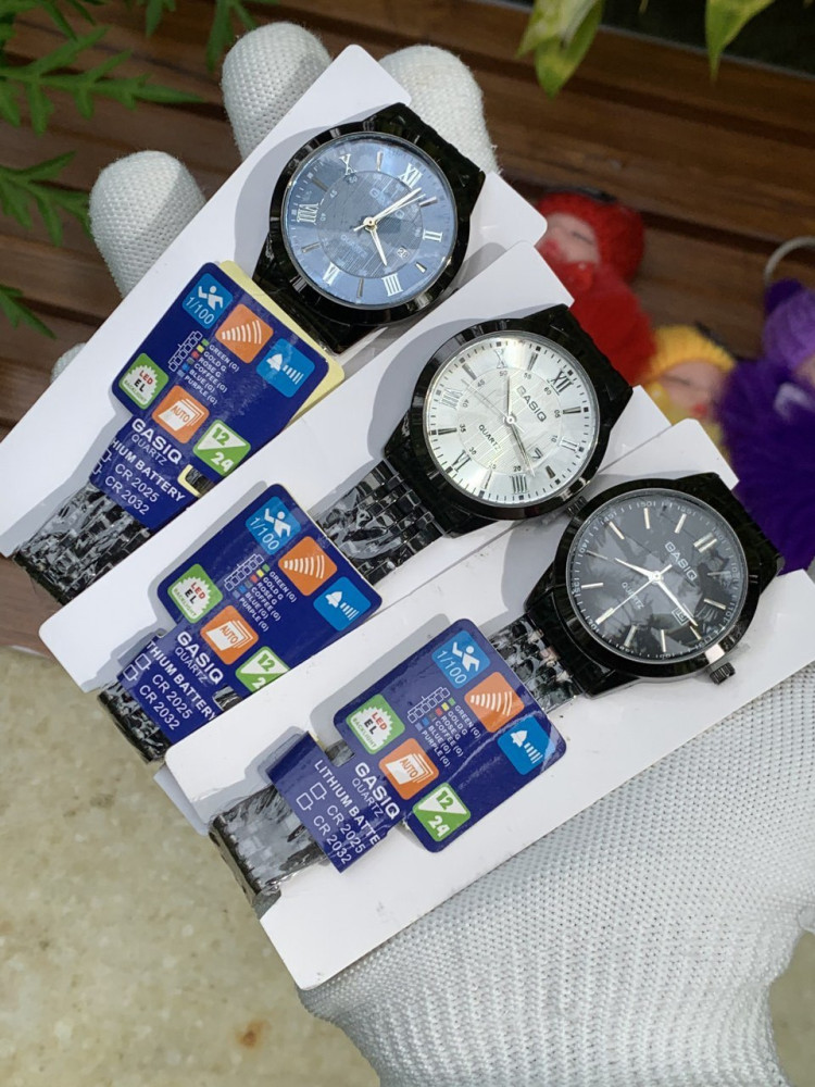 Gasiq Girls' Analog Watch - Premium, Classic & Surprise Gift,Black