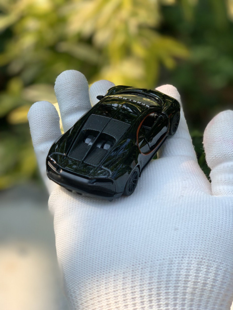 1:43 Bugatti - Hypercar Elegance