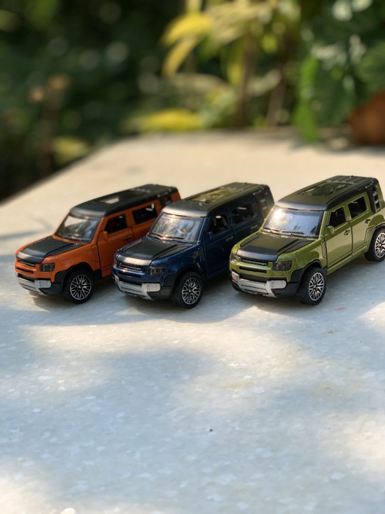 1:32 Defender - Triple the Adventure