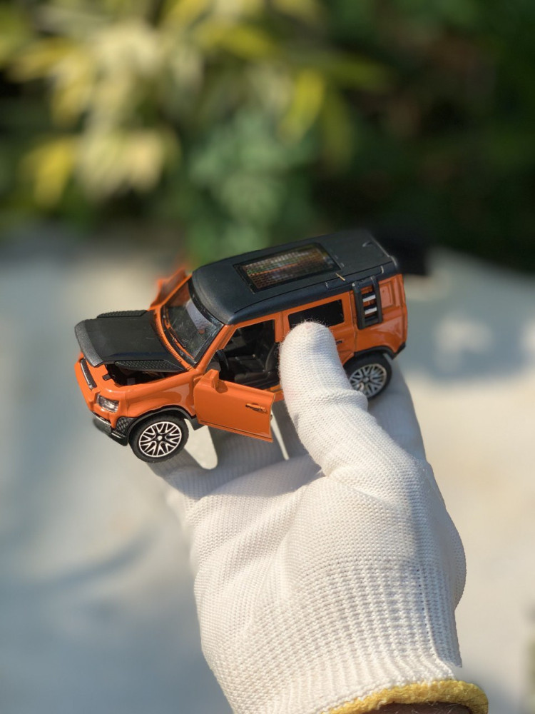 1:32 Defender - Triple the Adventure