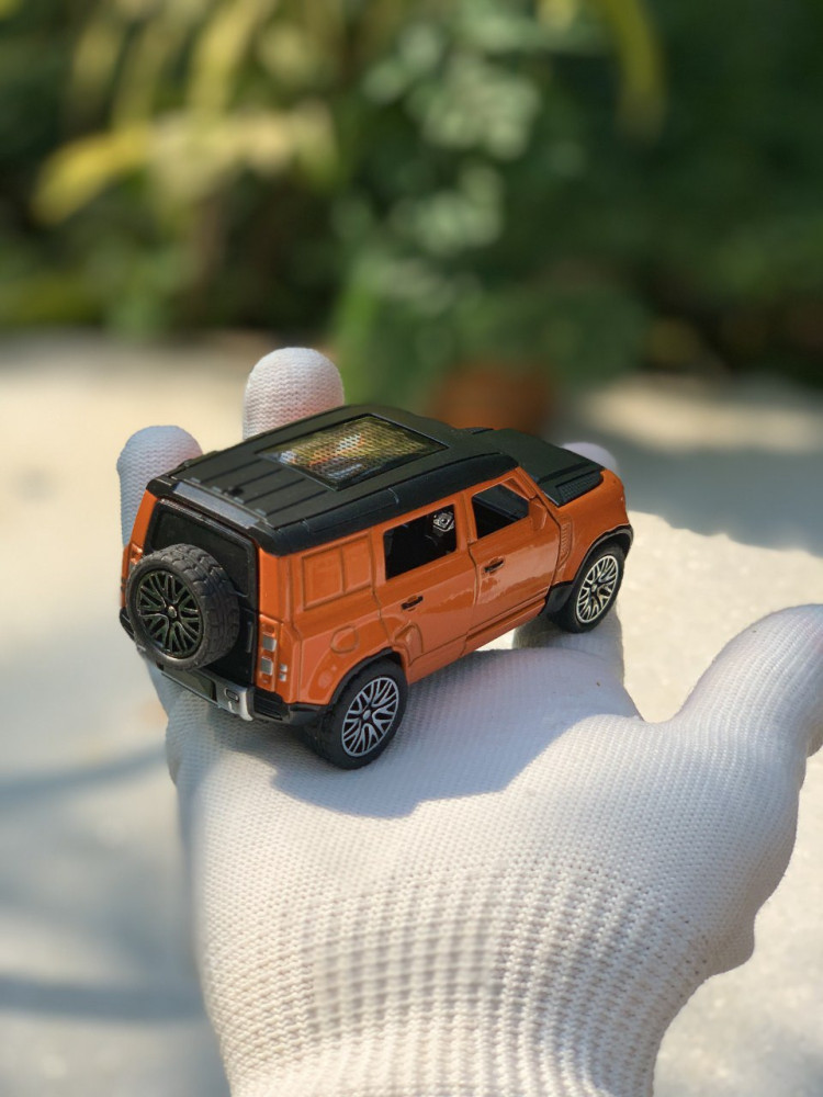 1:32 Defender - Triple the Adventure