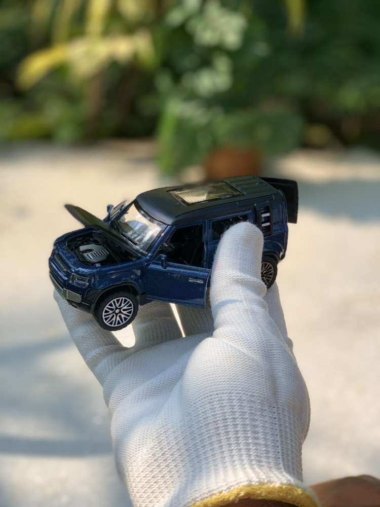 1:32 Defender - Triple the Adventure