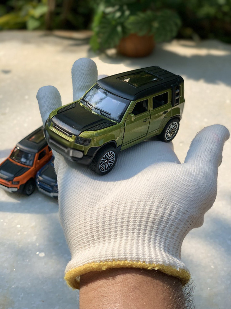 1:32 Defender - Triple the Adventure