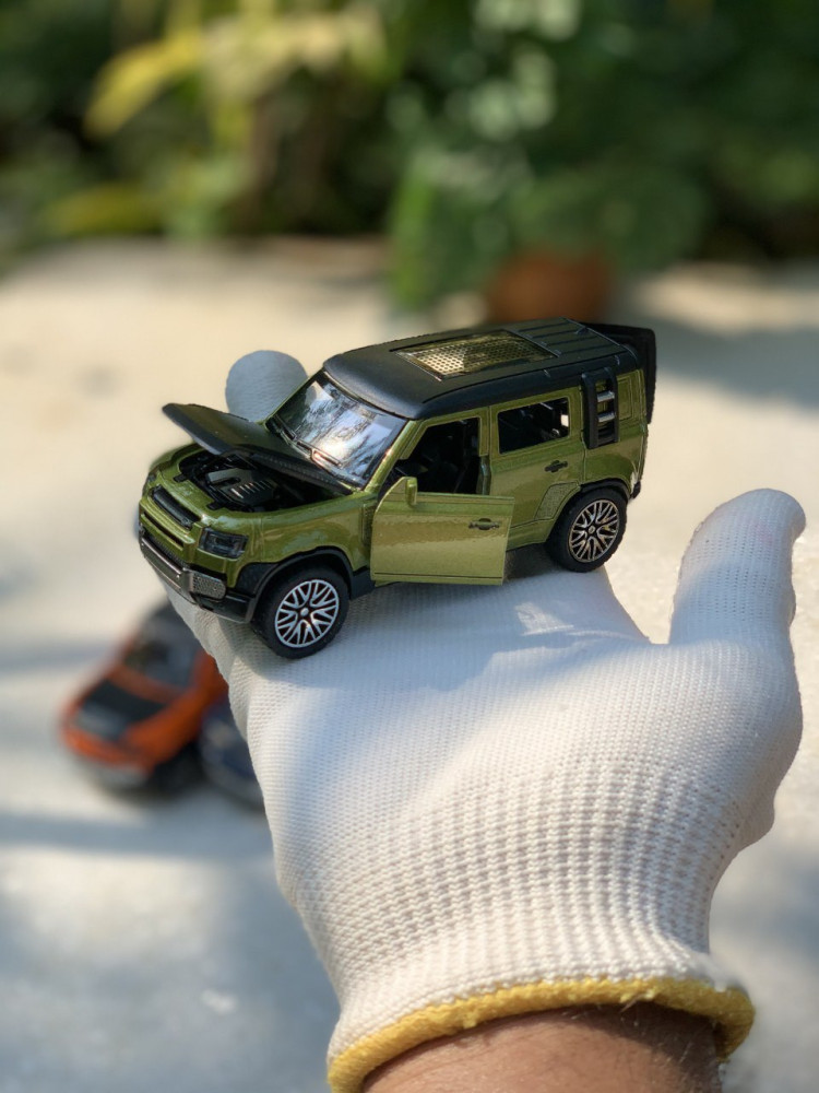 1:32 Defender - Triple the Adventure