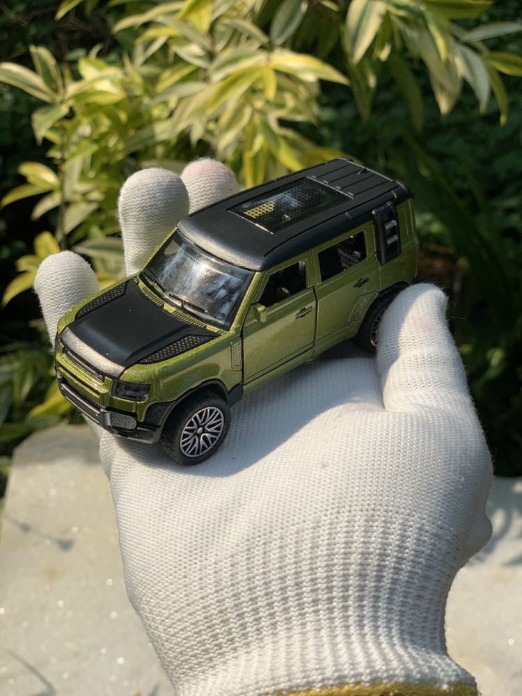 1:32 Defender - Triple the Adventure