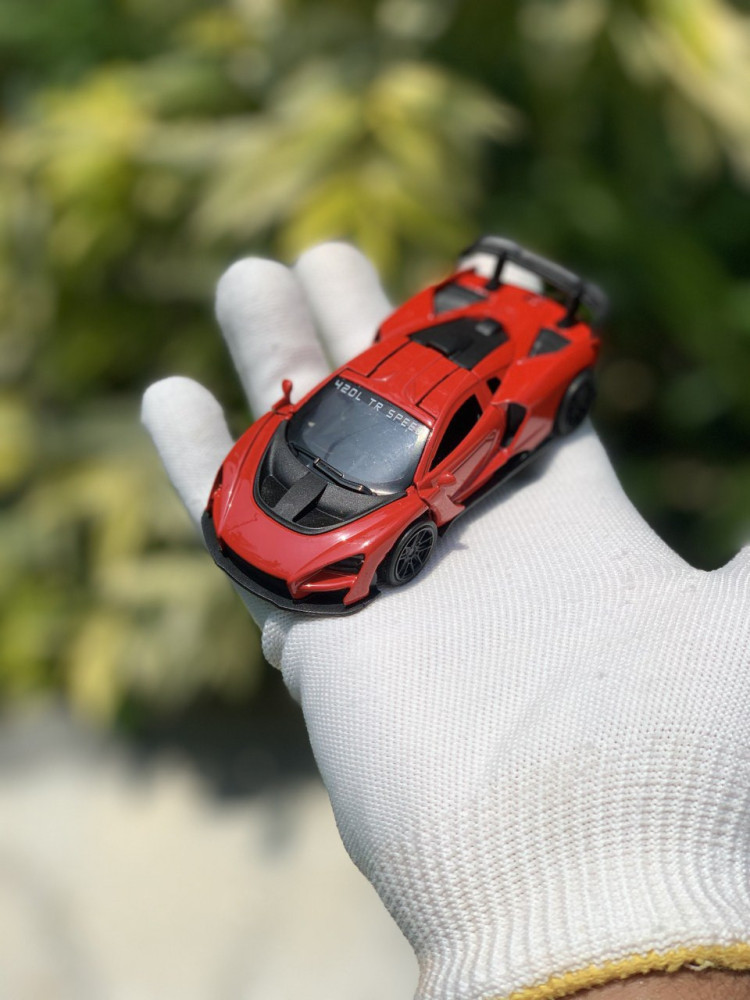 1:43 Red McLaren Senna - Aero Speed