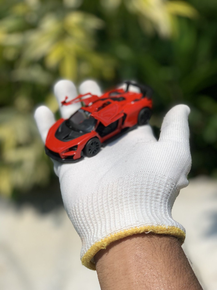 1:43 Red McLaren Senna - Aero Speed