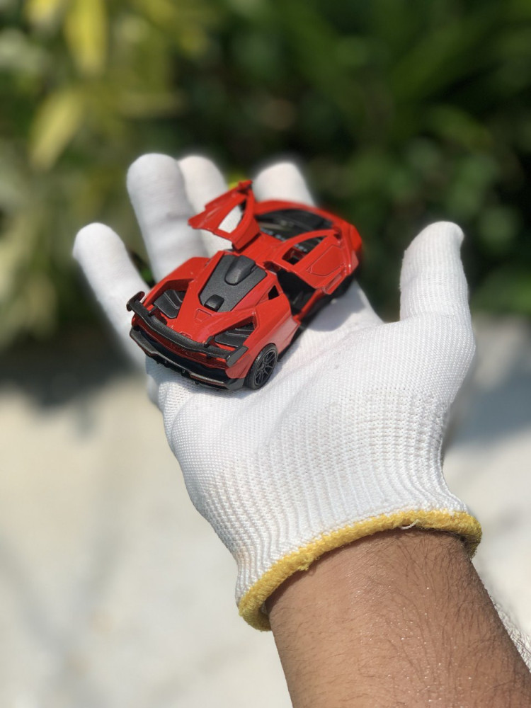 1:43 Red McLaren Senna - Aero Speed