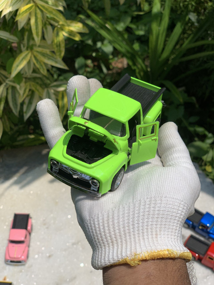 1:32 Ford F100 - Classic Colors