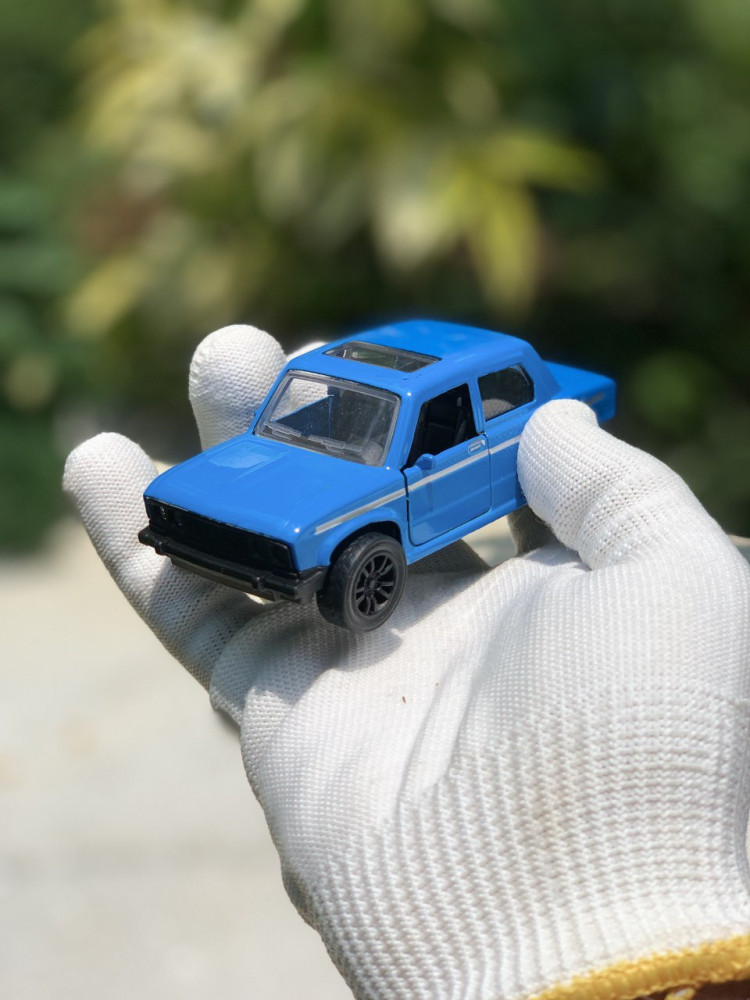 1:36 Scale Lada - Quintuple the Classic Style