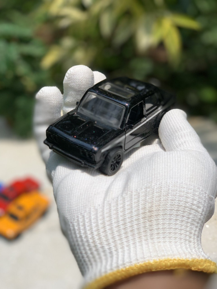 1:36 Scale Lada - Quintuple the Classic Style