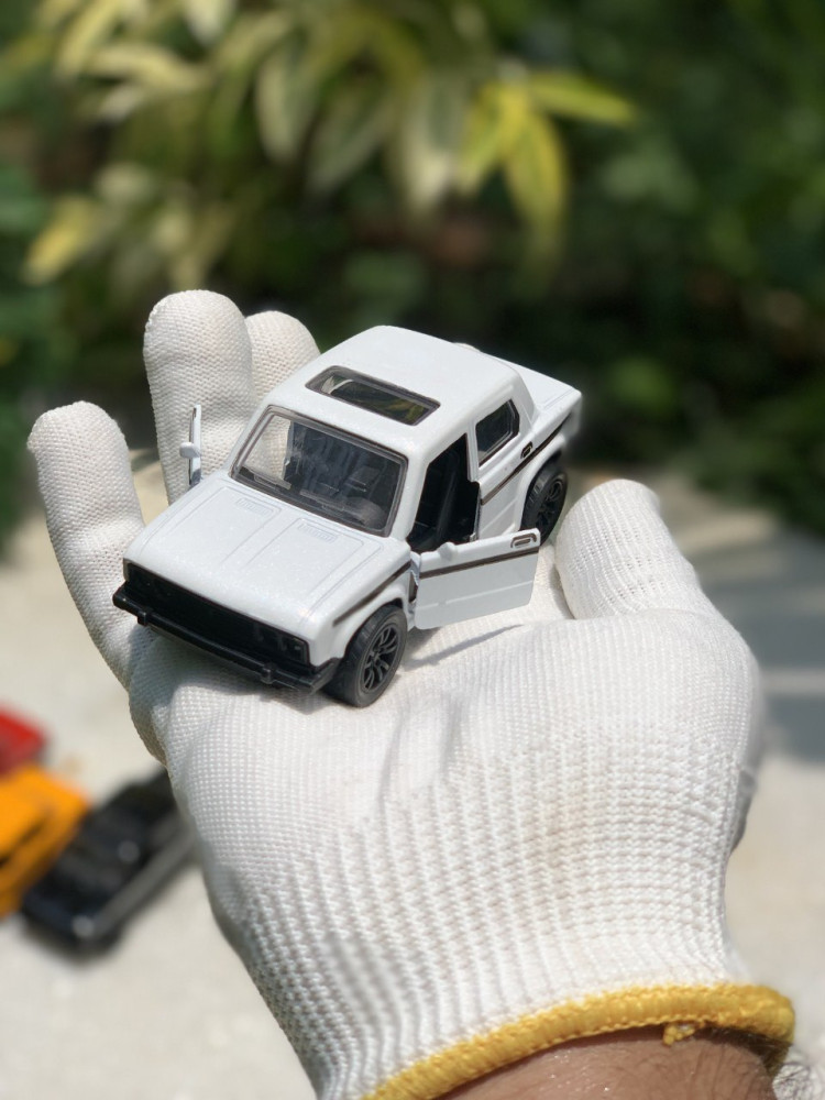 1:36 Scale Lada - Quintuple the Classic Style