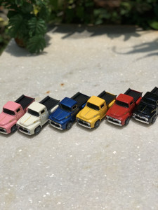 Cruise in retro style with this diecast Ford F100 1:36 Scale