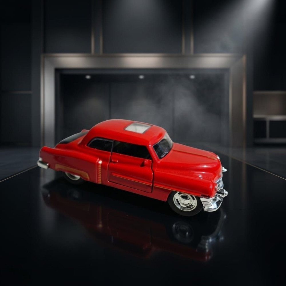 Classic Vintage Luxury: 1:36 Scale Cadillac Diecast Miniature Car Classic Vintage Red