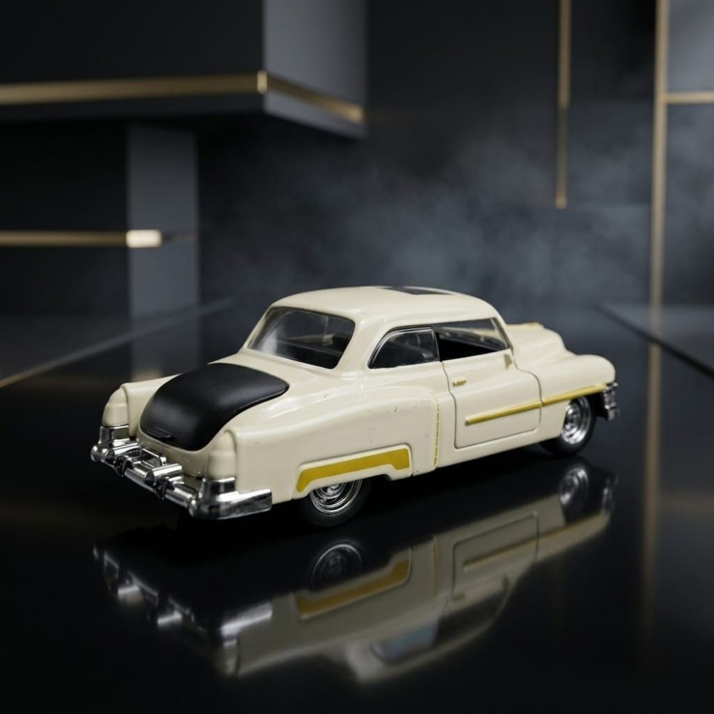 Classic Vintage Luxury: 1:36 Scale Cadillac Diecast Miniature Elegant Pearl Cream White