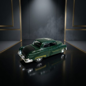 Classic Vintage Luxury: 1:36 Scale Cadillac Diecast Miniature Car Deep Forest Emerald Green