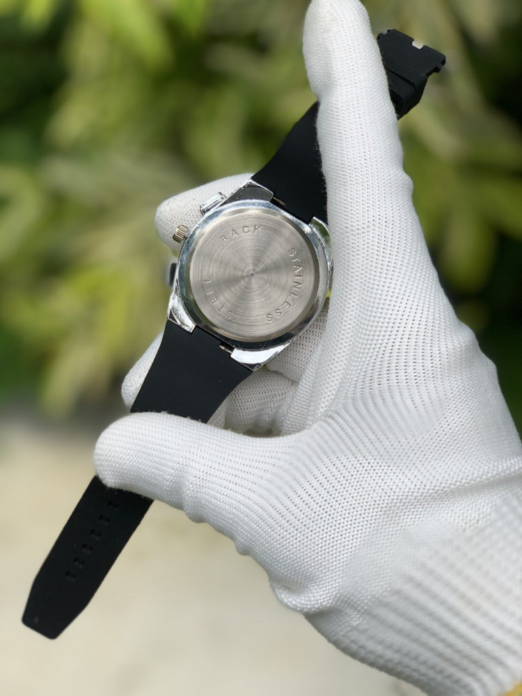 CAOMI Premium Analog Watch - Metal Case, Date & Silicone Strap