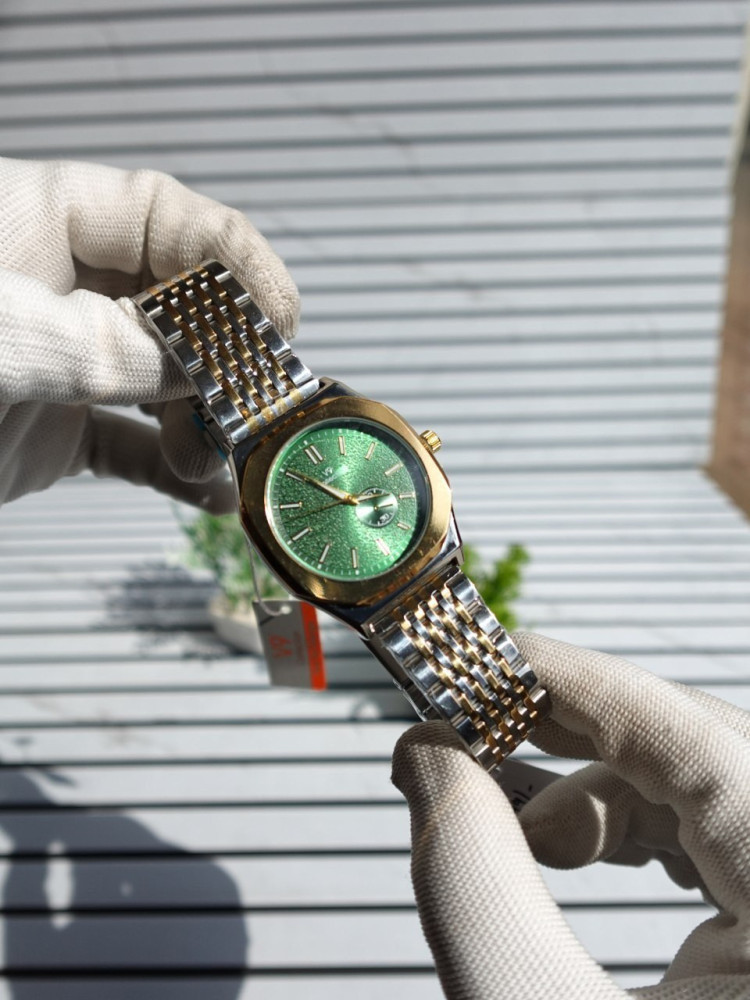 Highly Demanded Dual-Tone Emerald Chrono-Design Men's Watch – Luxury Within Reach
