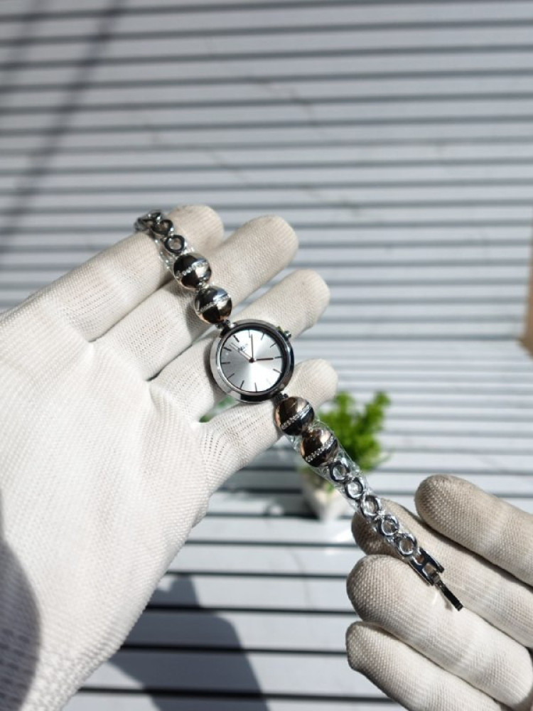 Sophisticated Silver Bracelet Watch for Her – Pure Elegance Reimagined
