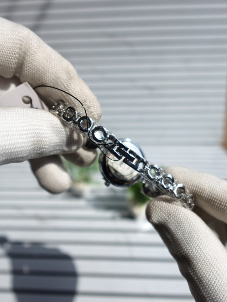 Sophisticated Silver Bracelet Watch for Her – Pure Elegance Reimagined